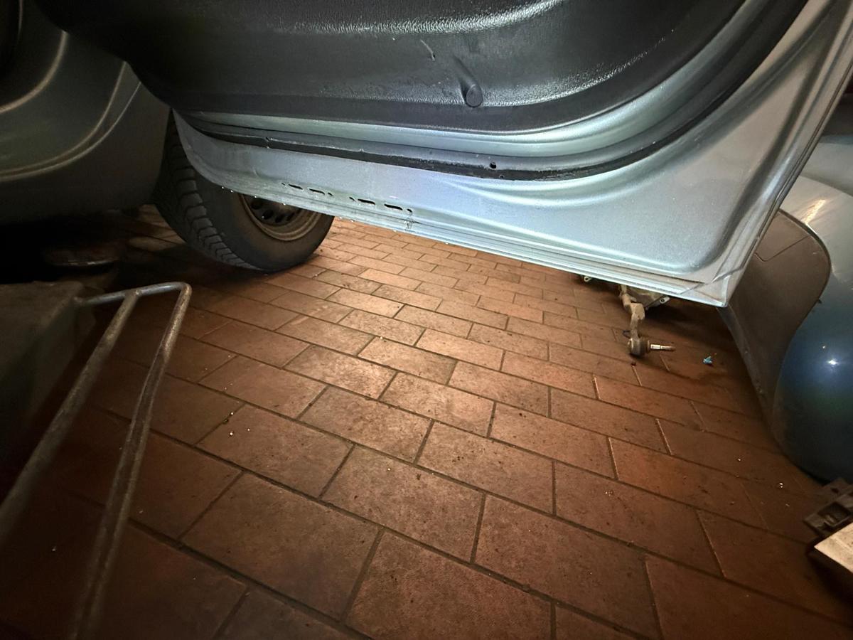 Opel Meriva B BJ10 original T&uuml;r hinten links Z179 Silbersee Metallic Rohbau